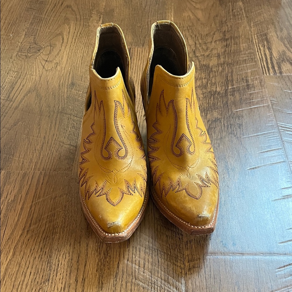 Ariat Women’s Mustard Booties